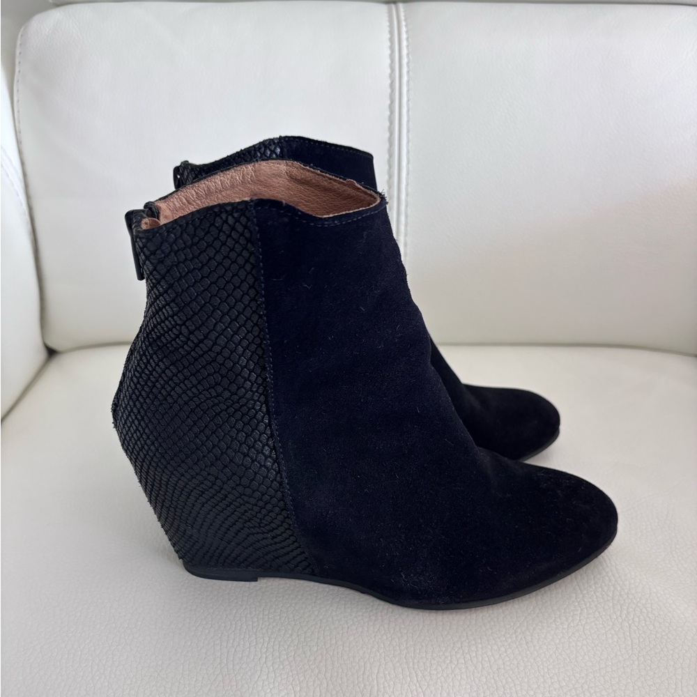 H by Hudson England Sefton Ankle Wedge Suede Snakeskin Embossed Bootie Size 7